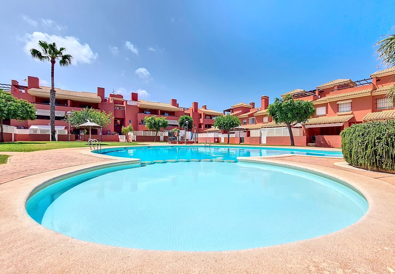 Ferienwohnung mit 3 Schlafzimmern in Albatross Playa 01, Mar de Cristal, Dachterrasse und Zugang zum Pool.