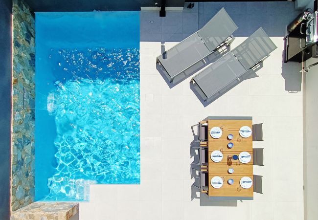 Moderne Villa mit privatem Pool in Santiago de la Ribera.