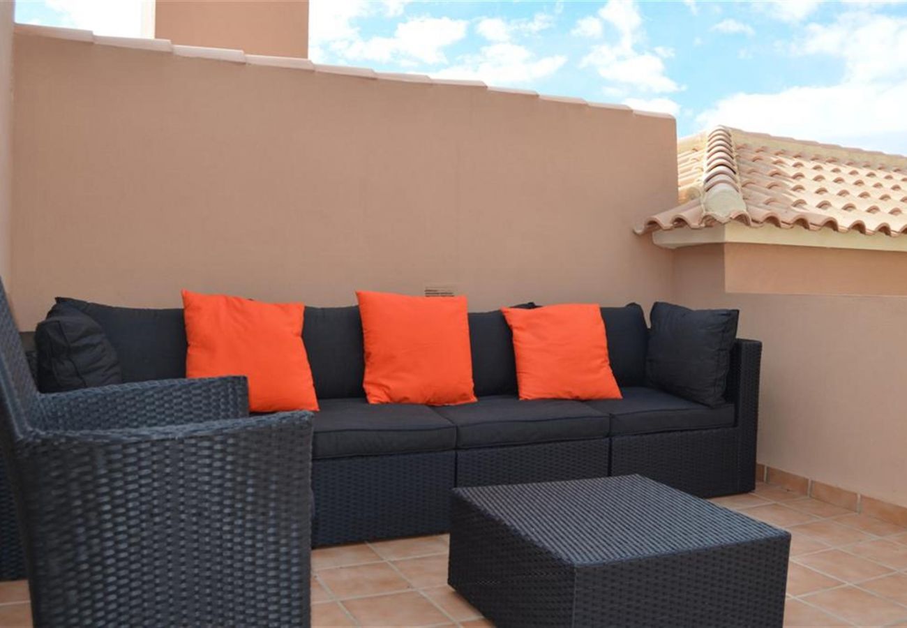 Gran terraza en la azotea con buen mobiliario - Resort Choice