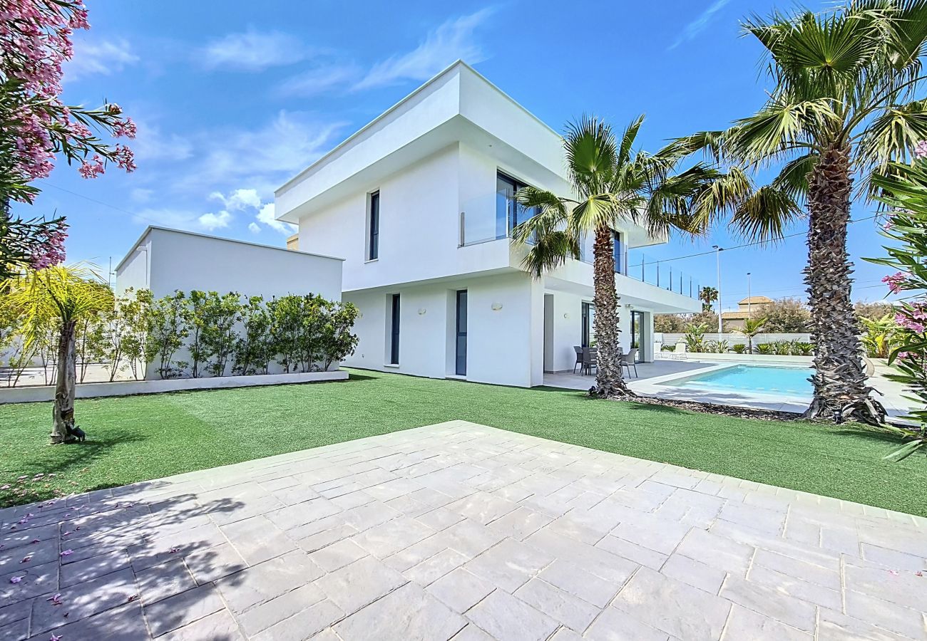 Villa en El Carmoli - Casa Blanca - 3710