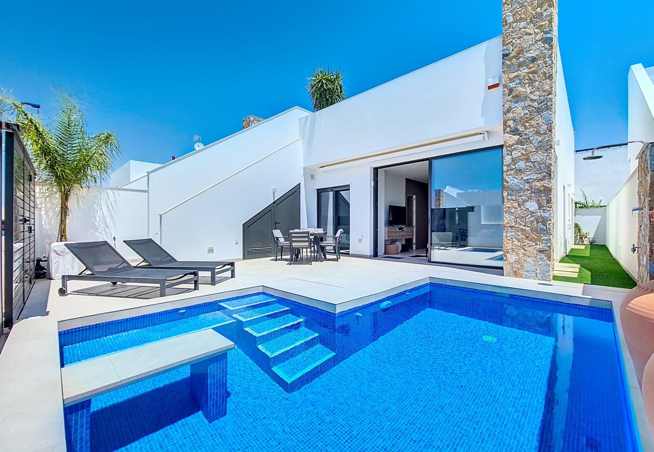 Moderna villa de lujo en San Javier con piscina privada en alquiler