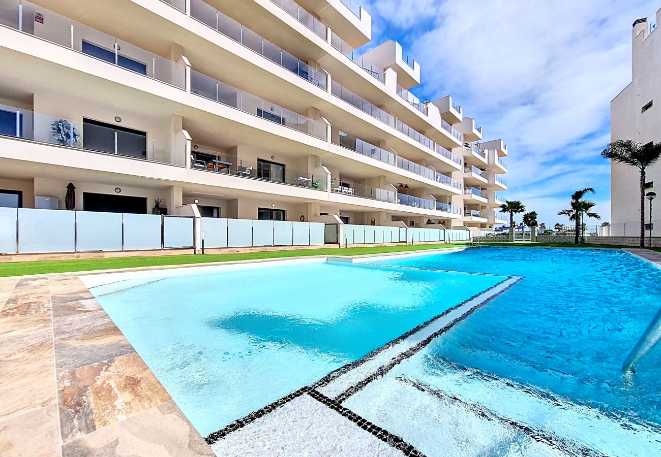 Appartement au rez-de-chaussée Velapi avec accès direct à la piscine