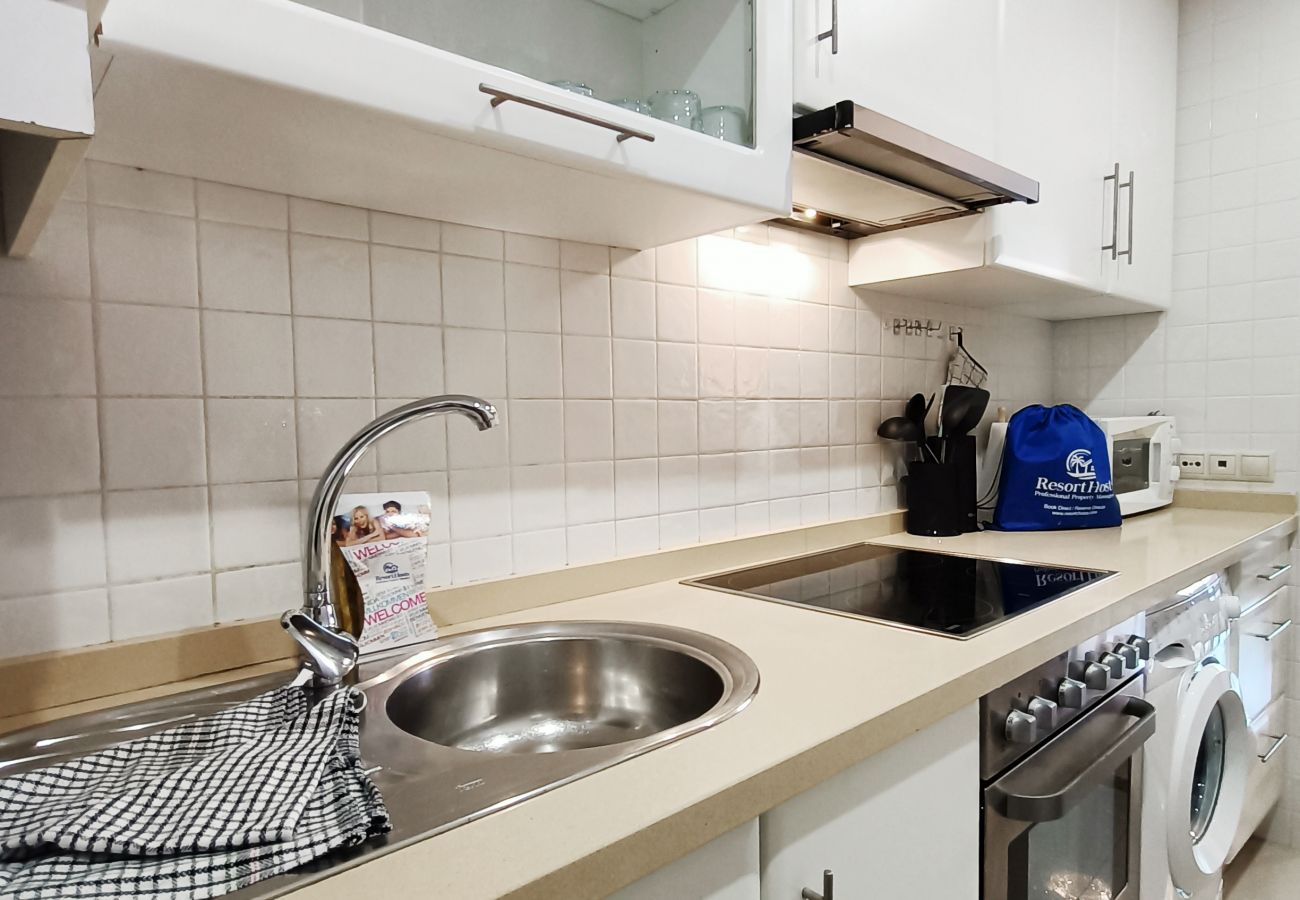 Appartement in Roda - Roda Golf Apartment Dubai - 9809