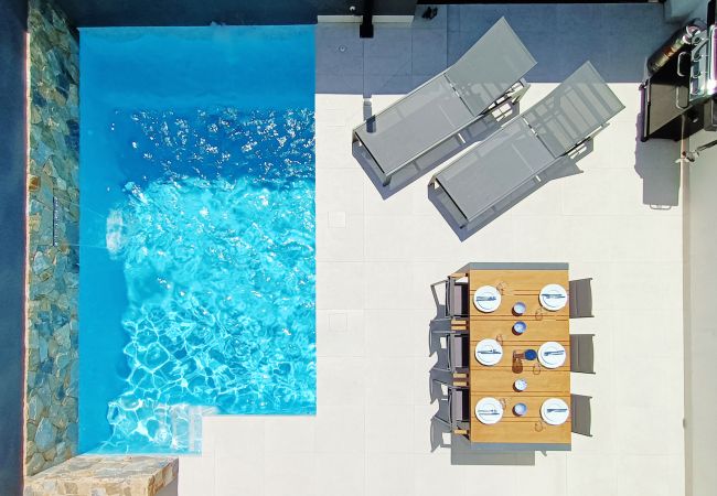 Moradia moderna com piscina privada em Santiago de la Ribera.