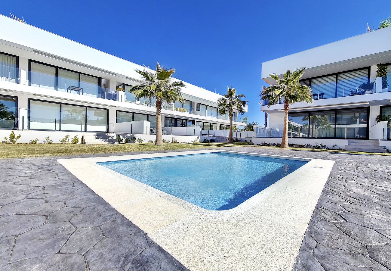 Cobertura Antilia Terraces com vista para a piscina e para o terraço