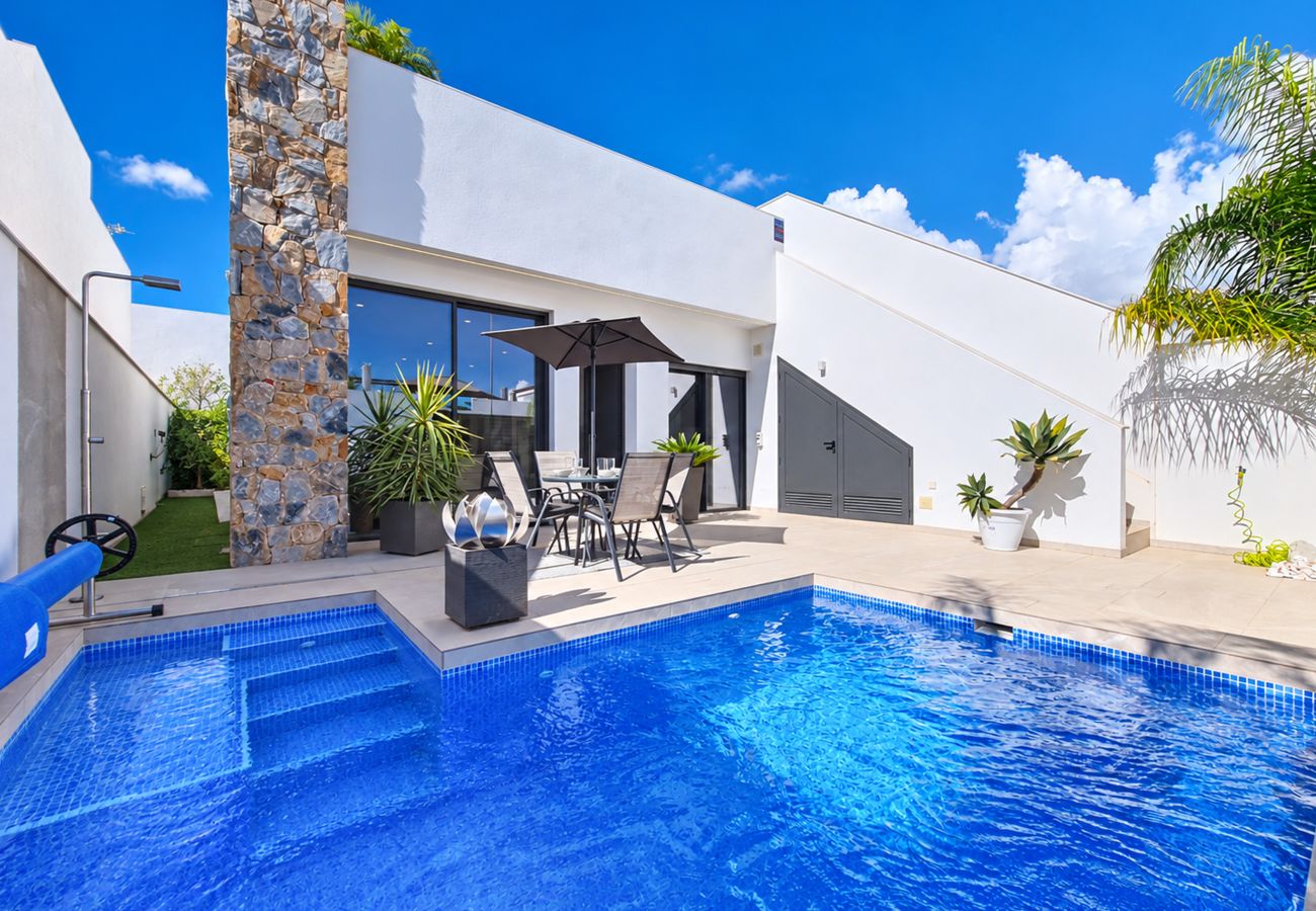 Moradia de três quartos com piscina privada em San Javier