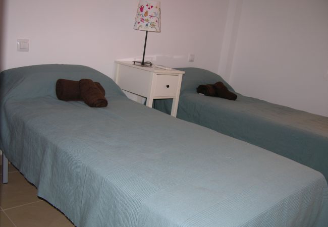 Spacious 2 single bed bedroom