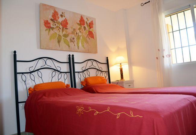 Luxurious 2 single bed bedroom - Resort Choice