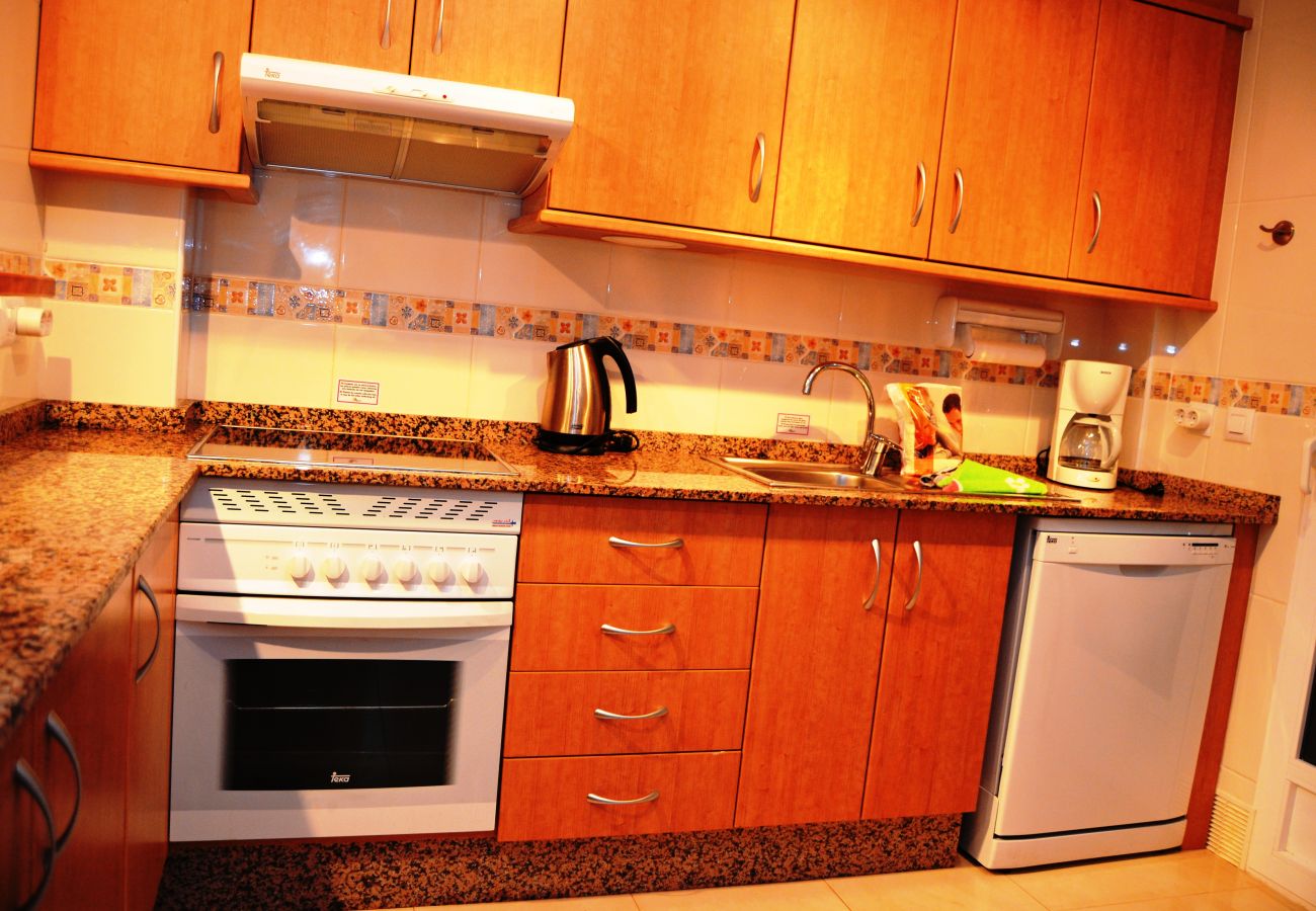 Spacious kitchen with modern kitchen appliances - Resort Choice