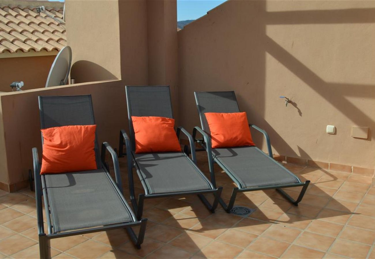 Roof terrace equipped with relaxation chairs - Resort Choice