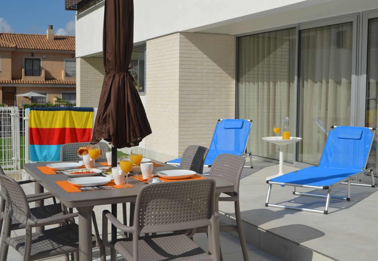 Beautiful terrace well equipped of Santiago de la Ribera apartment