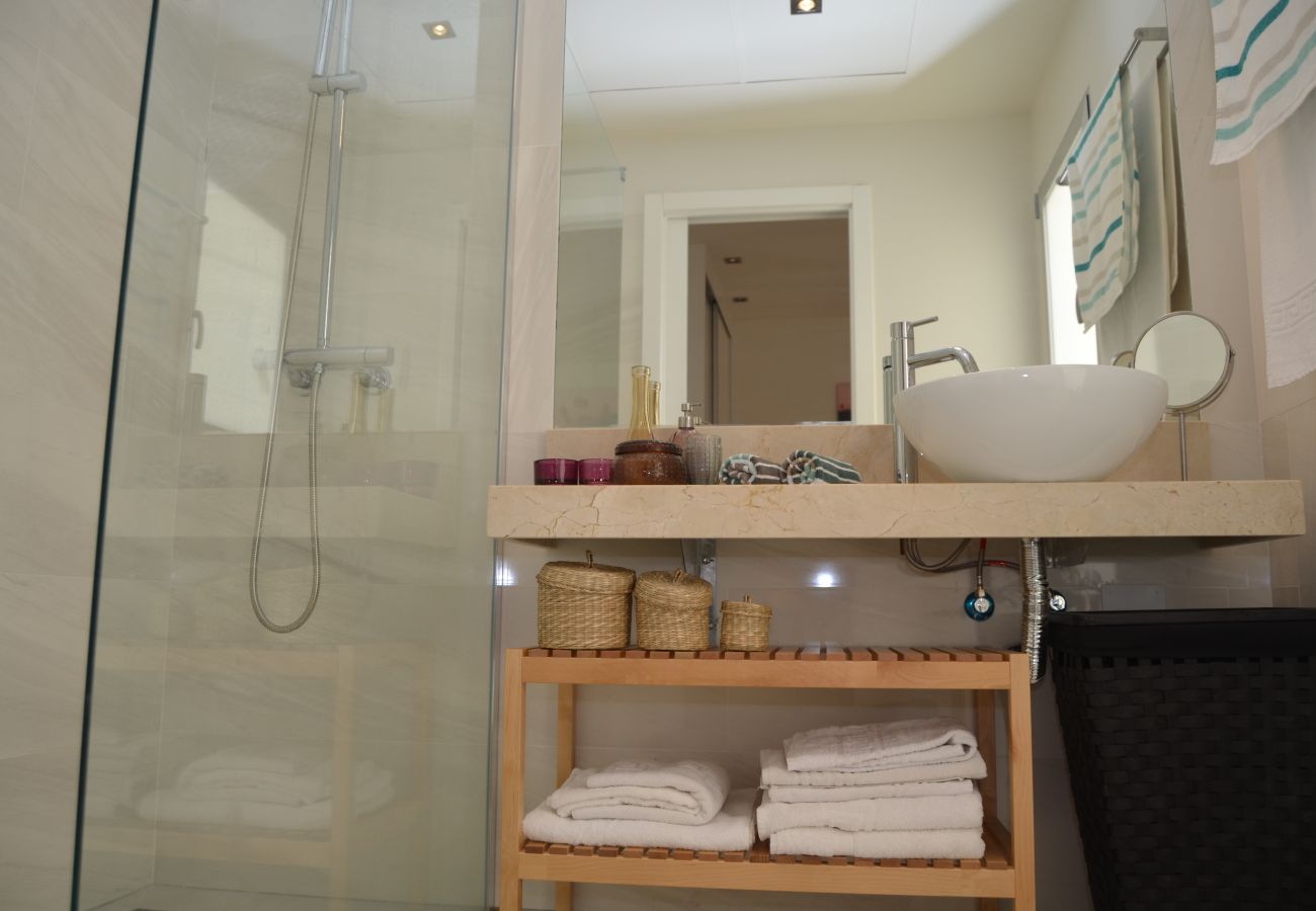 Beautiful bathroom of Santiago de la Ribera apartment