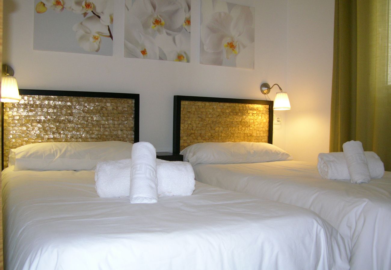 Beautiful 2 single bedroom of Hacienda Riquelme apartment