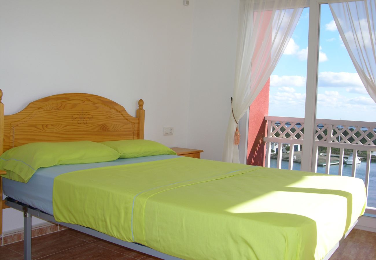 Double bed bedroom with amazing views from balcony - Resort Choice