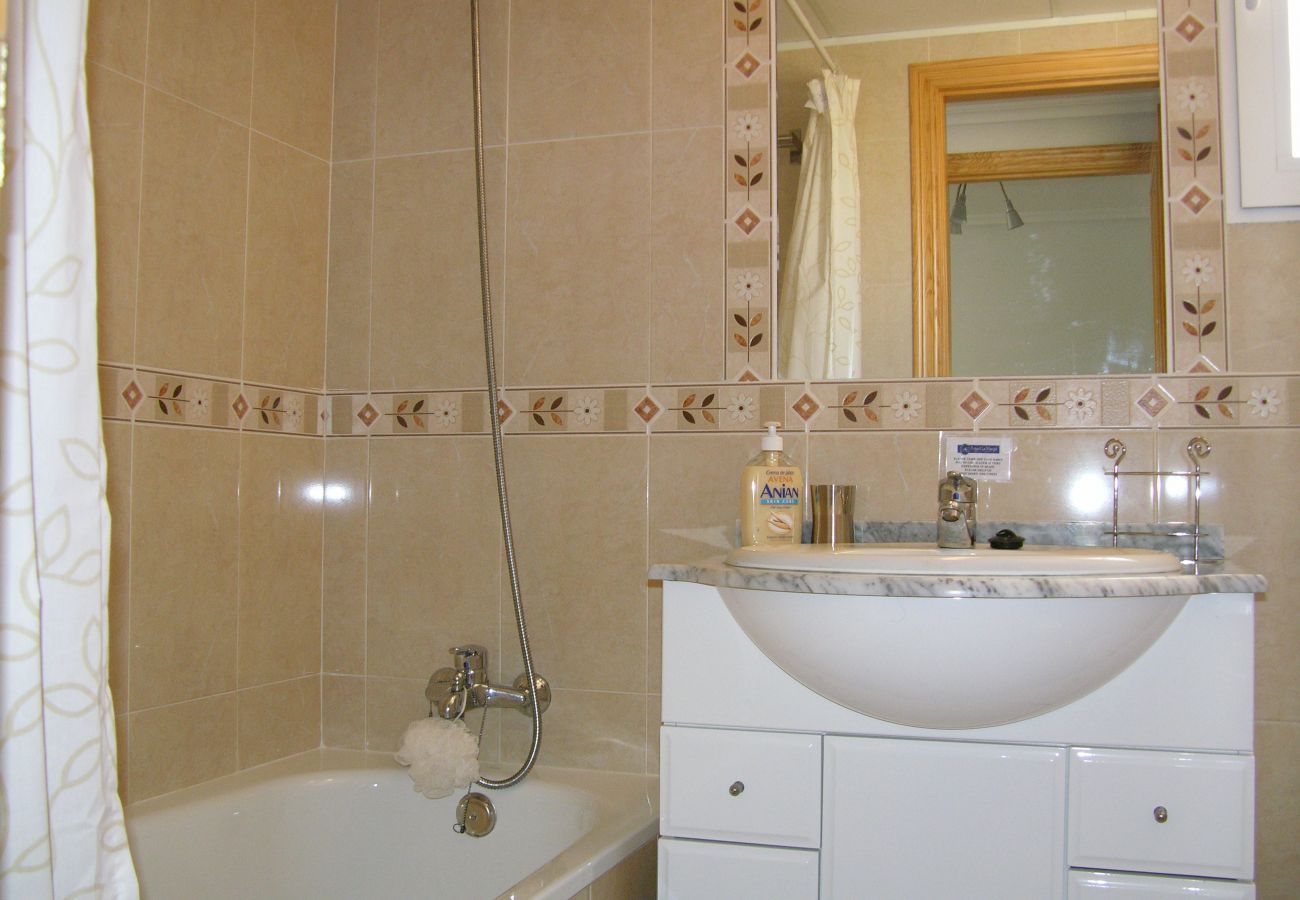 Fully Equipped Bathroom of Ribera Beach Apartment
