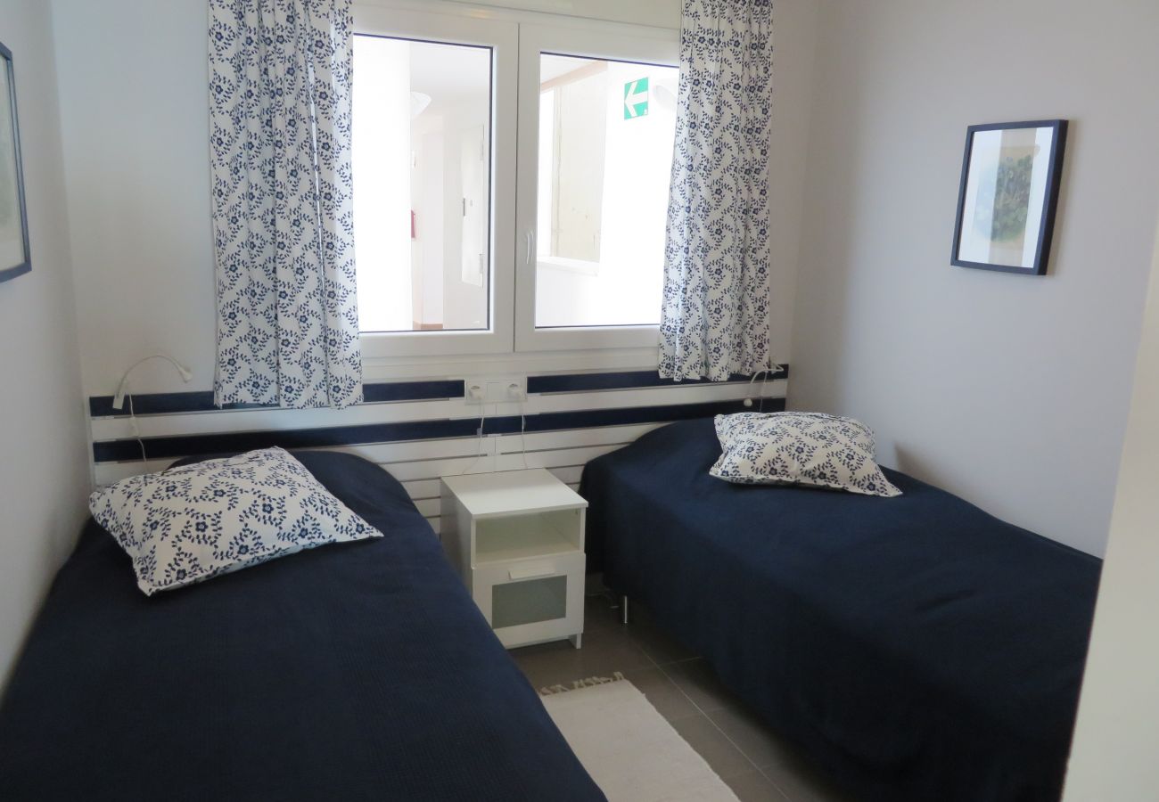 2 single bed spacious bedroom - Resort Choice