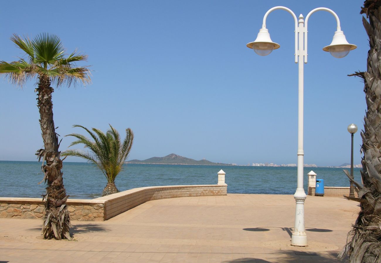 Los Nietos beach with public park - Resort Choice