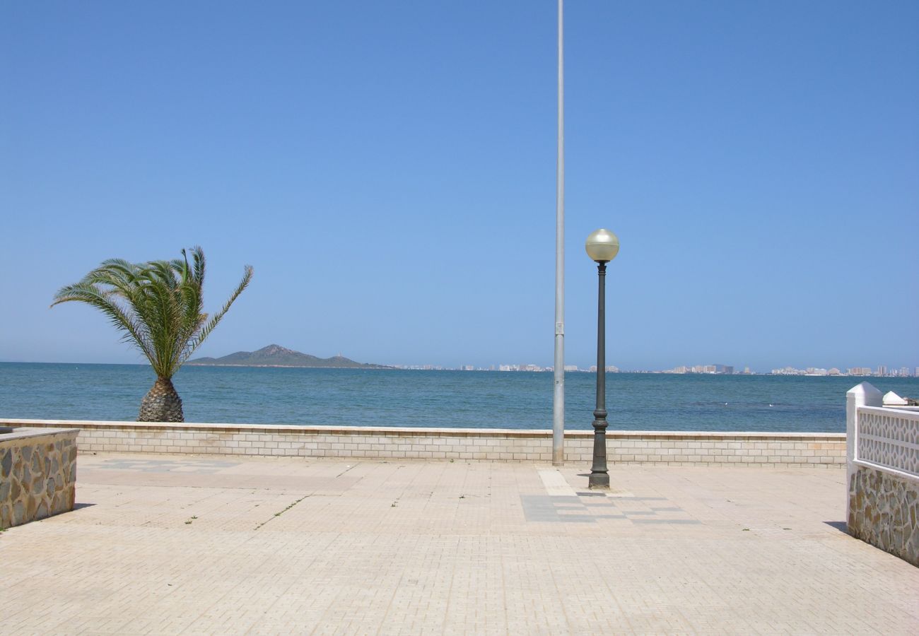 Los Nietos beach with public park - Resort Choice