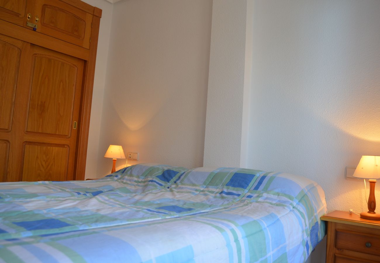 Double bed bedroom with lamps - Resort Choice