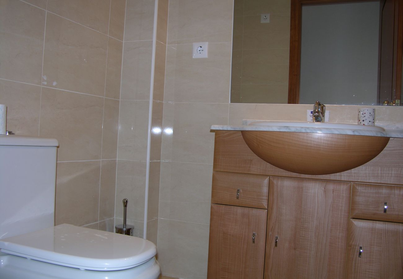 Spacious bathroom with modern appliances - Resort Choice