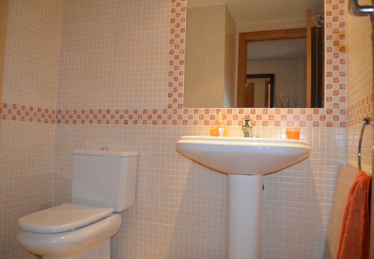 Spacious Bathroom with modern bathware - Resort Choice