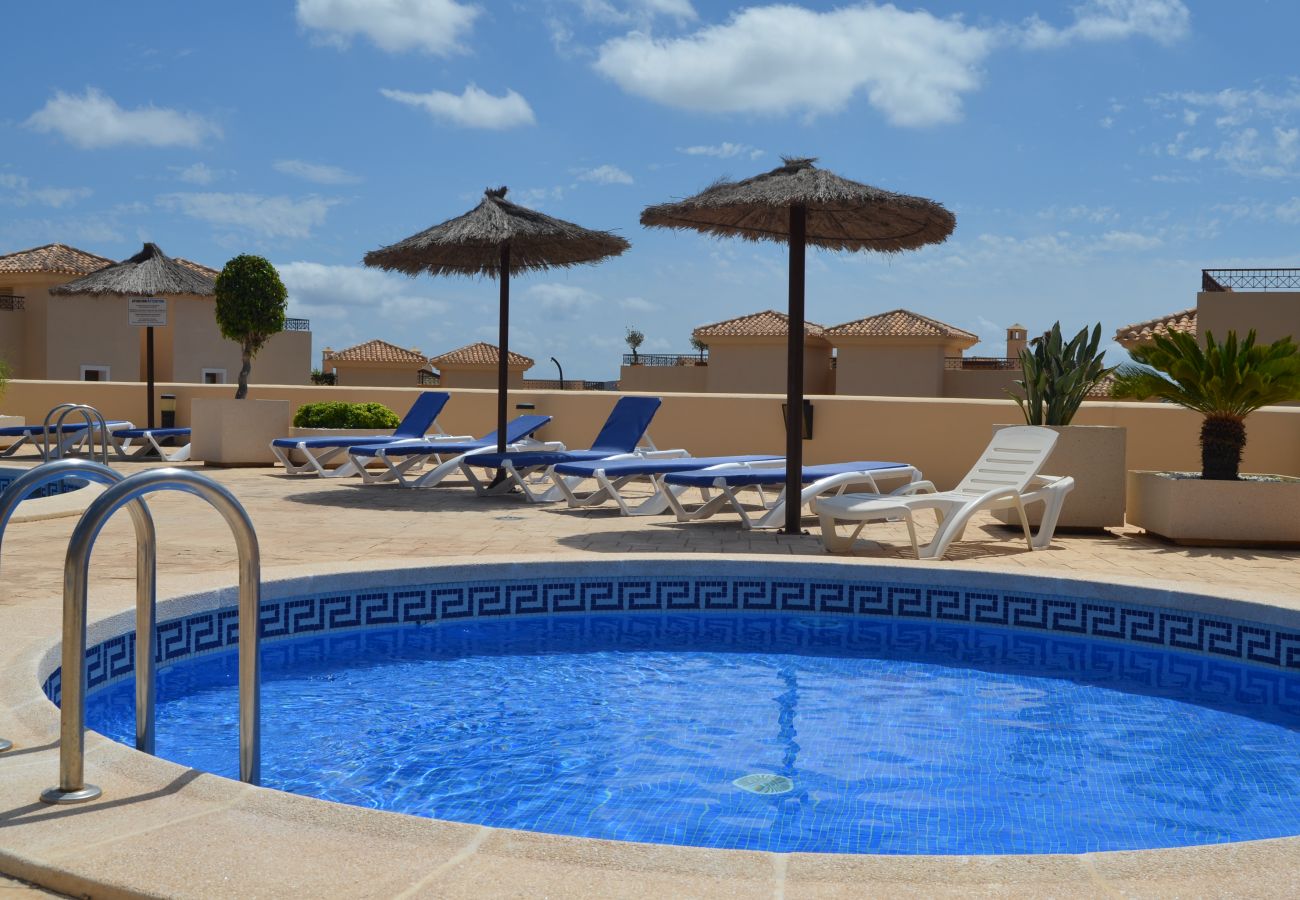 Buena Vista apartment rental with outdoor swimming pool - Resort Choice