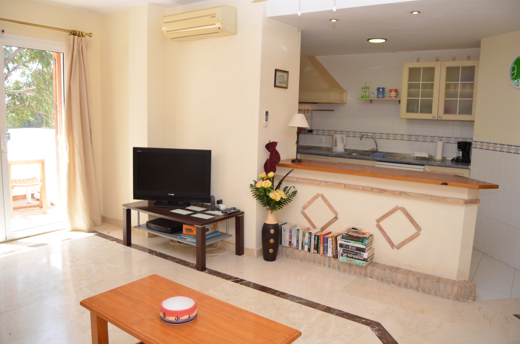 2 Bedrooms Apartment For In Portman Spacious Living Room With Beautiful Furniture Resort Choice