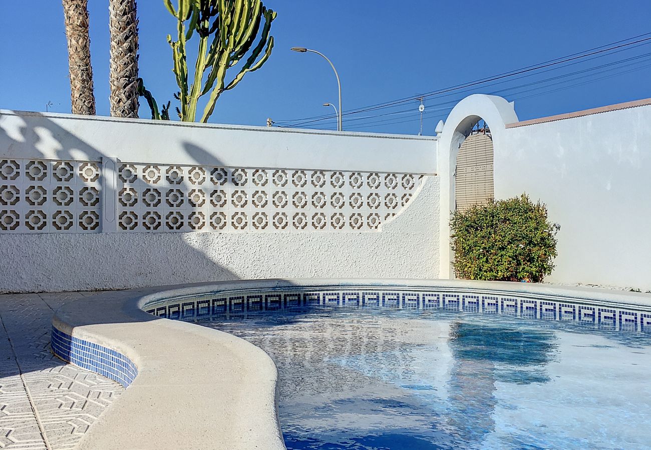 Bungalow in Los Alcazares - Bungalow with private pool - 5809
