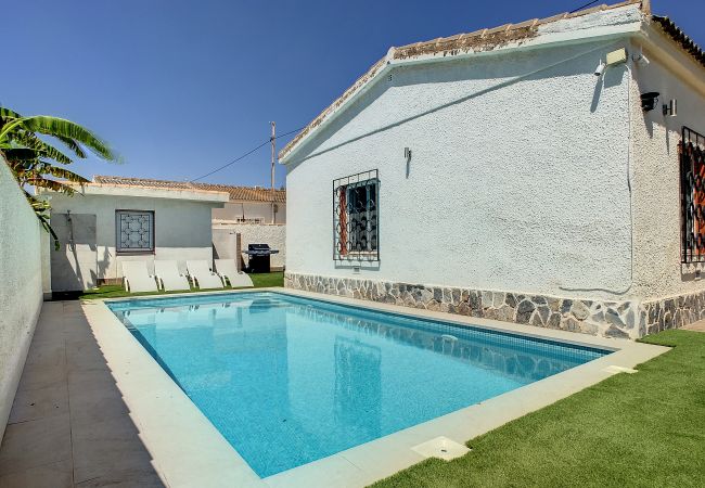 Villa in El Carmoli - Villa with Private Pool - 6409