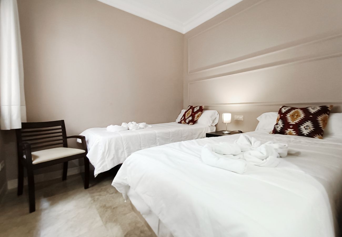 Apartment in Roda - Roda Golf Apartment Dubai - 9809