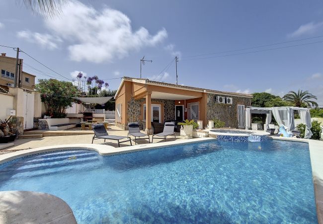 Villa/Dettached house in El Carmoli - El Carmoli Villa with Private Pool - 9409