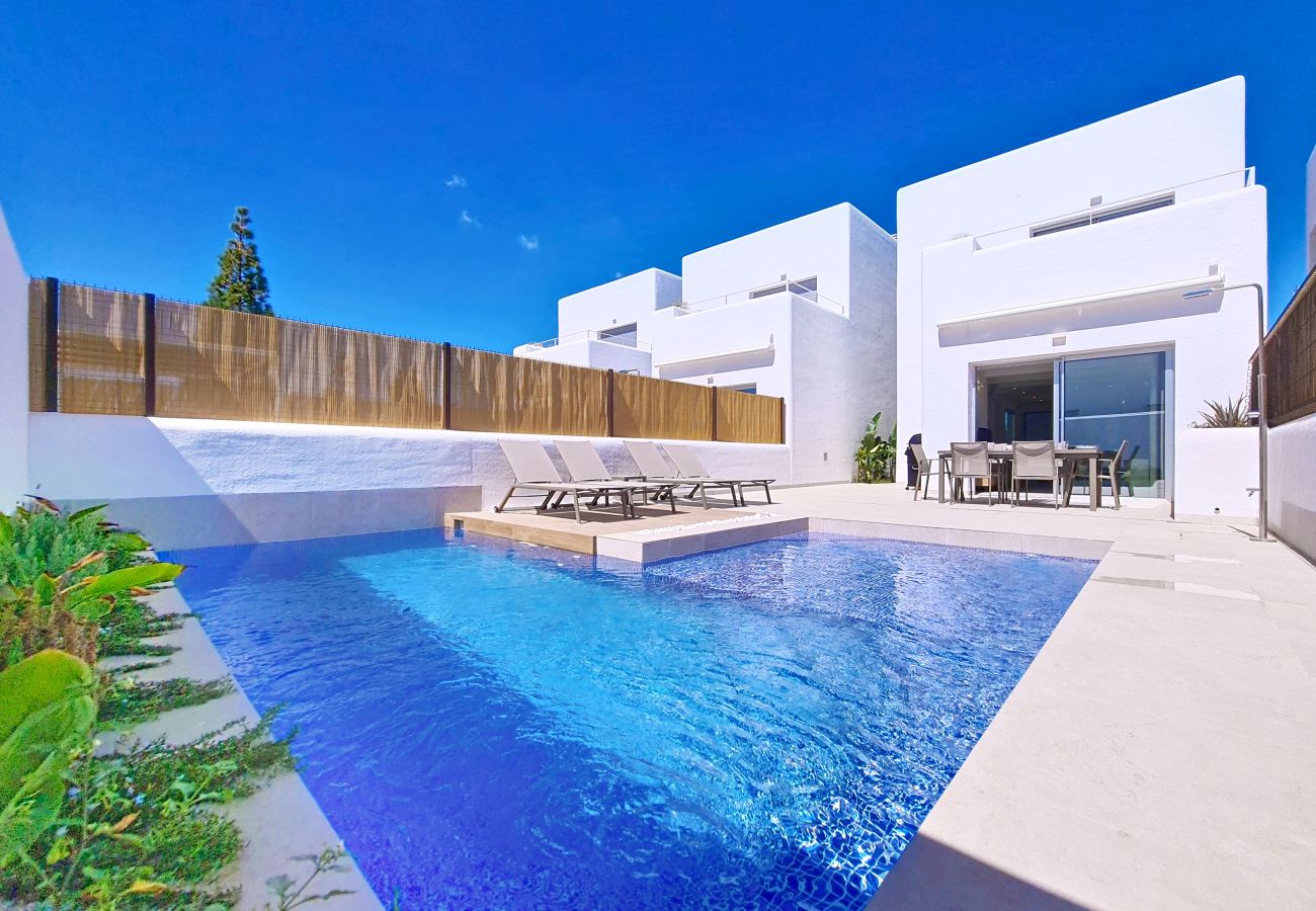 Luxury holiday villa in Los Alcázares with private swimming pool and BBQ