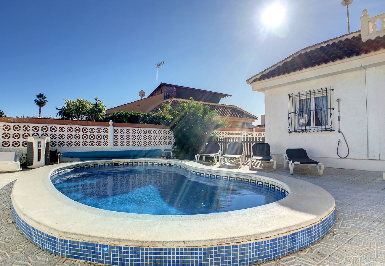Бунгало на Los Alcazares - Bungalow with private pool - 5809