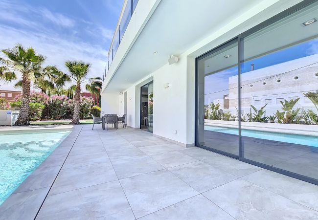 Вилла на El Carmoli - Casa Blanca - 3710 Вилла на El Carmoli - Casa Blanca - 3710
