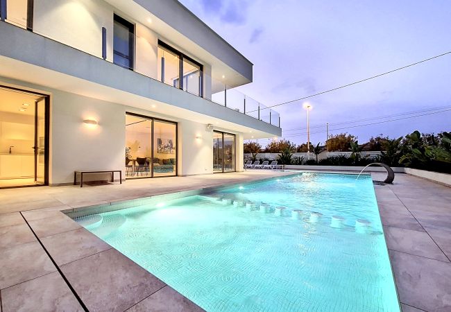 Вилла на El Carmoli - Casa Blanca - 3710 Вилла на El Carmoli - Casa Blanca - 3710
